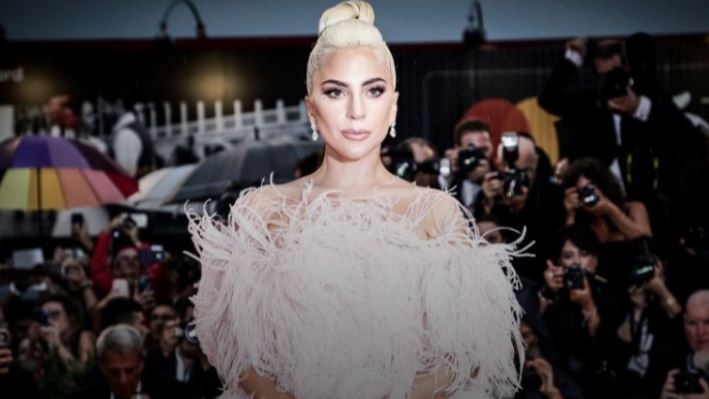 От появата си на голямата сцена с нейното Poker Face